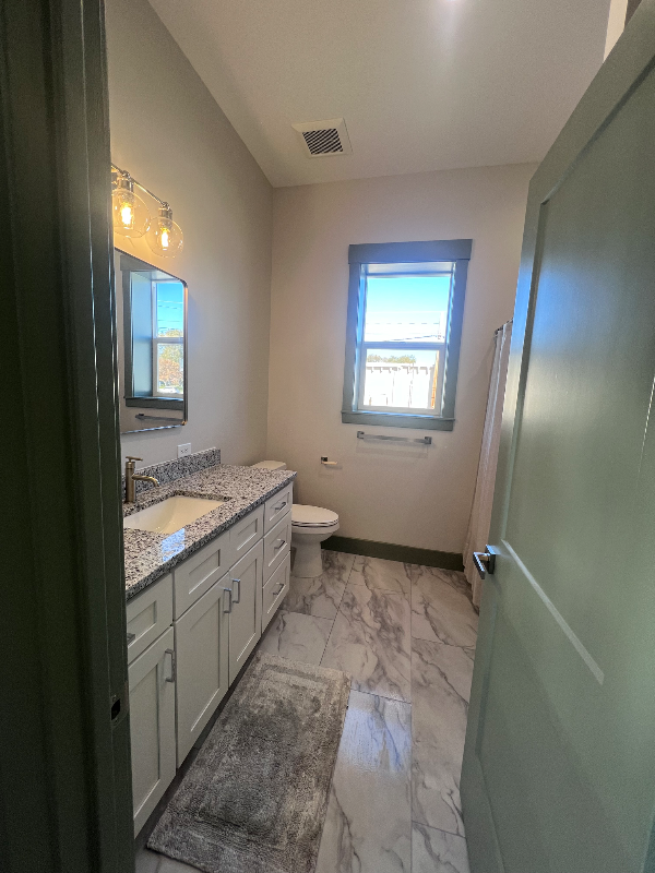 422 W 18th St - Photo 3 of 13