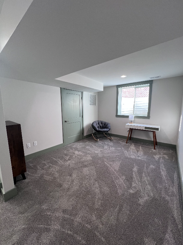 422 W 18th St - Photo 6 of 13
