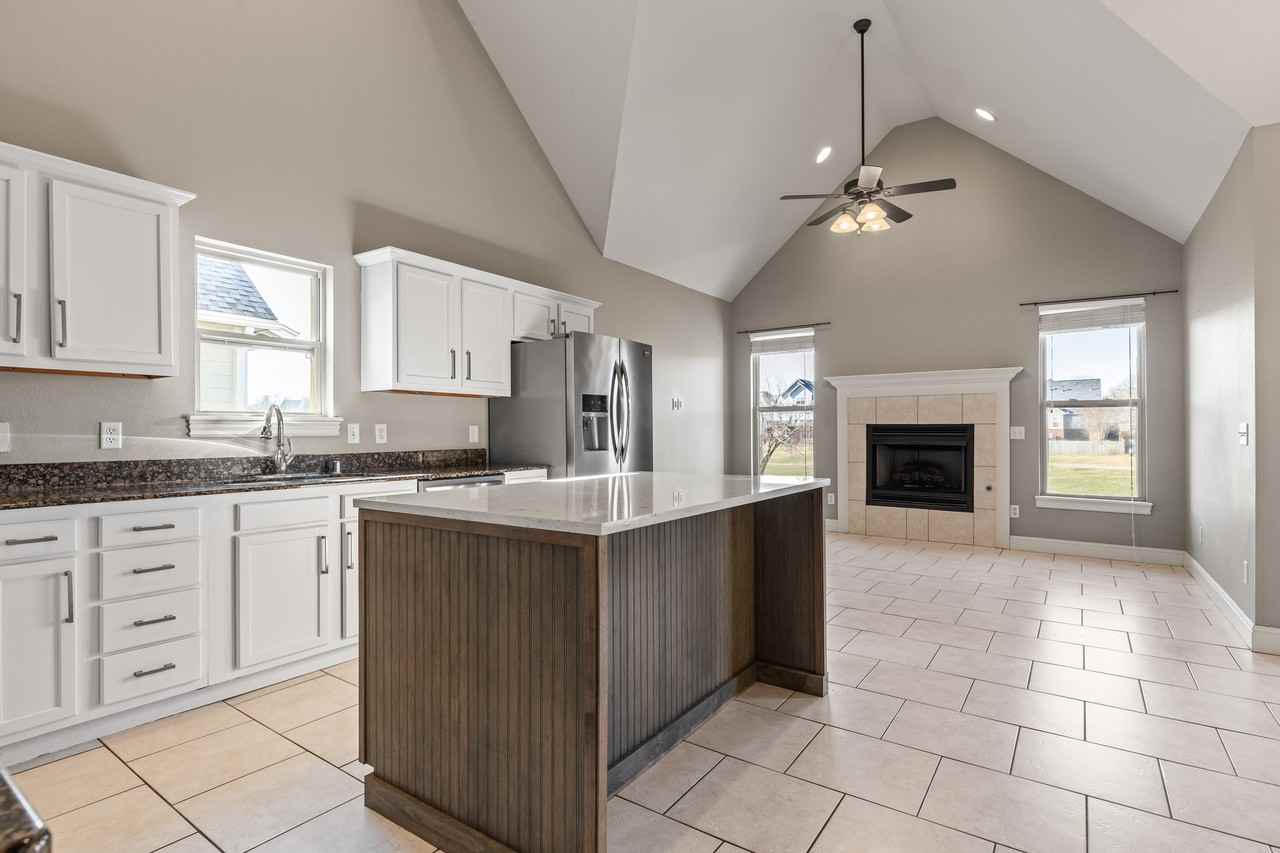 1501 Ne Dysart Woods Ln - Photo 3 of 19