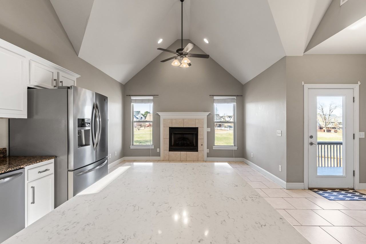 1501 Ne Dysart Woods Ln - Photo 4 of 19