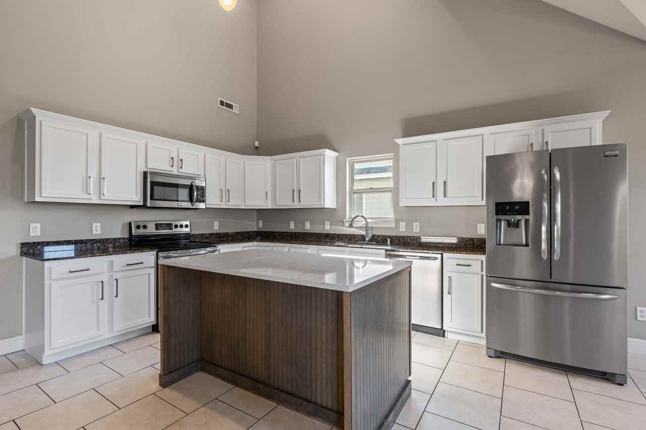 1501 Ne Dysart Woods Ln - Photo 6 of 19