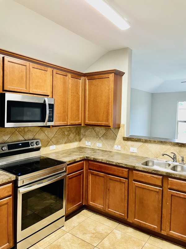604 Poncho Ln - Photo 4 of 20