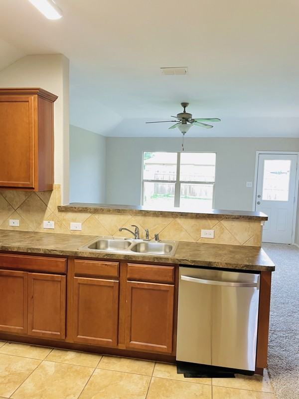 604 Poncho Ln - Photo 5 of 20
