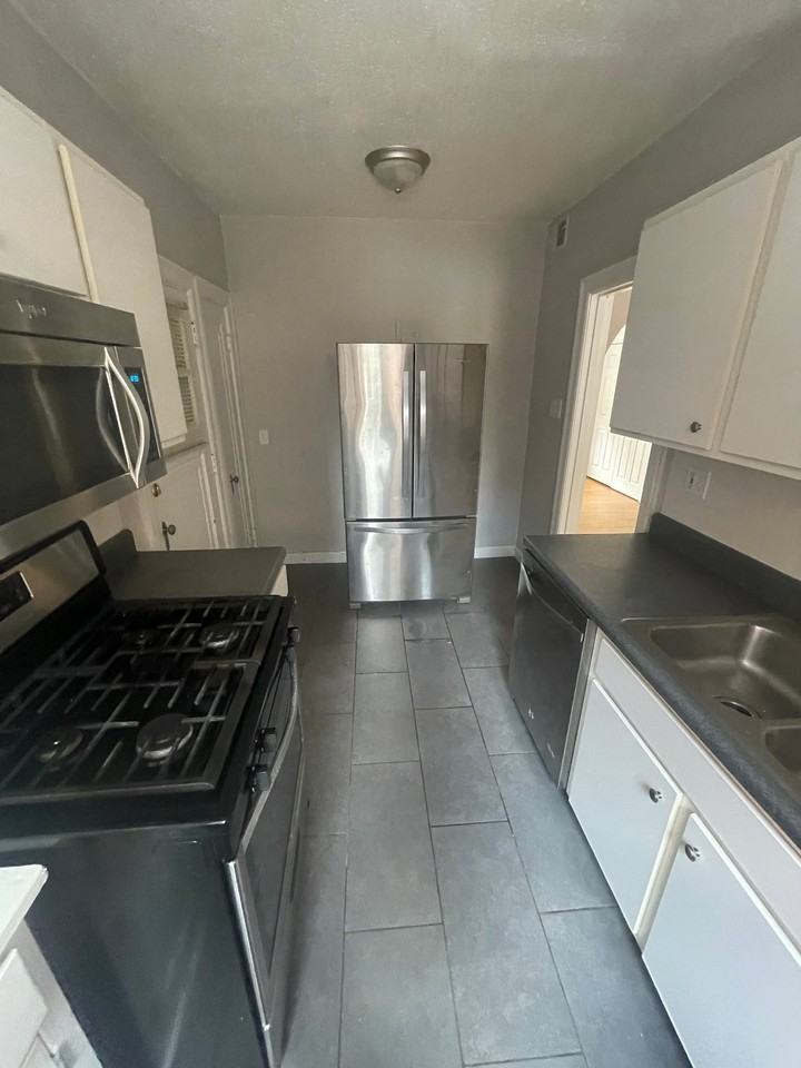 7553 Byron Pl #3W - Photo 7 of 12