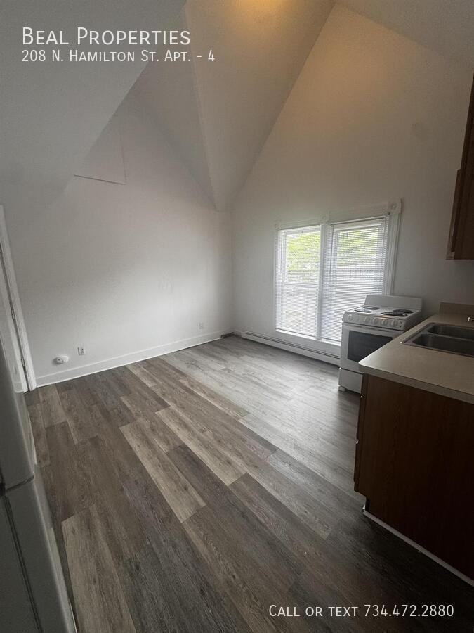 208 N Hamilton St #4 - Photo 4 of 6