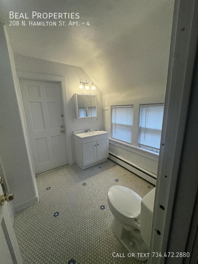208 N Hamilton St #4 - Photo 5 of 6