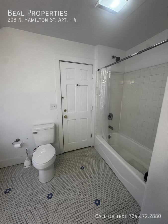 208 N Hamilton St #4 - Photo 6 of 6