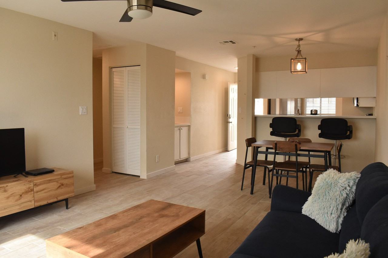 2056 Mesquite Ln - Photo 2 of 34