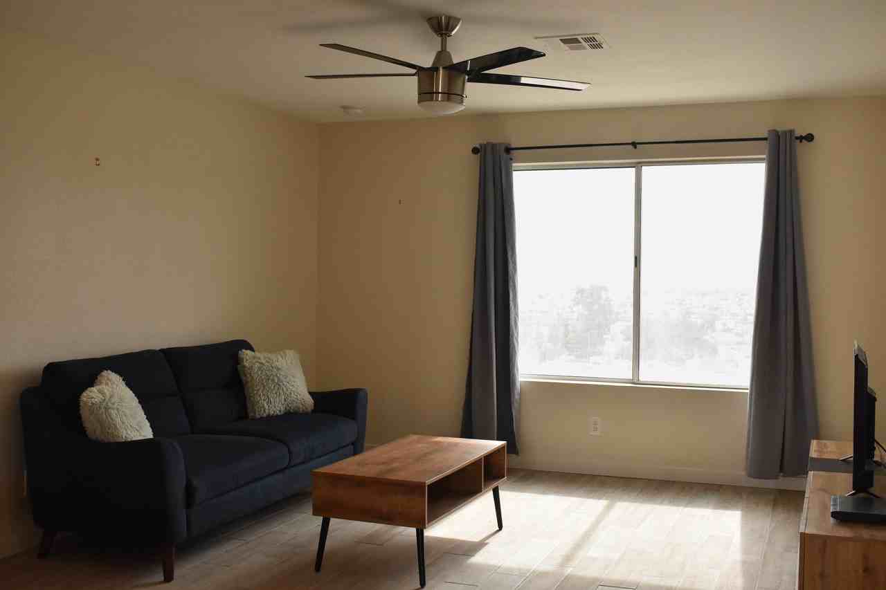 2056 Mesquite Ln - Photo 3 of 34