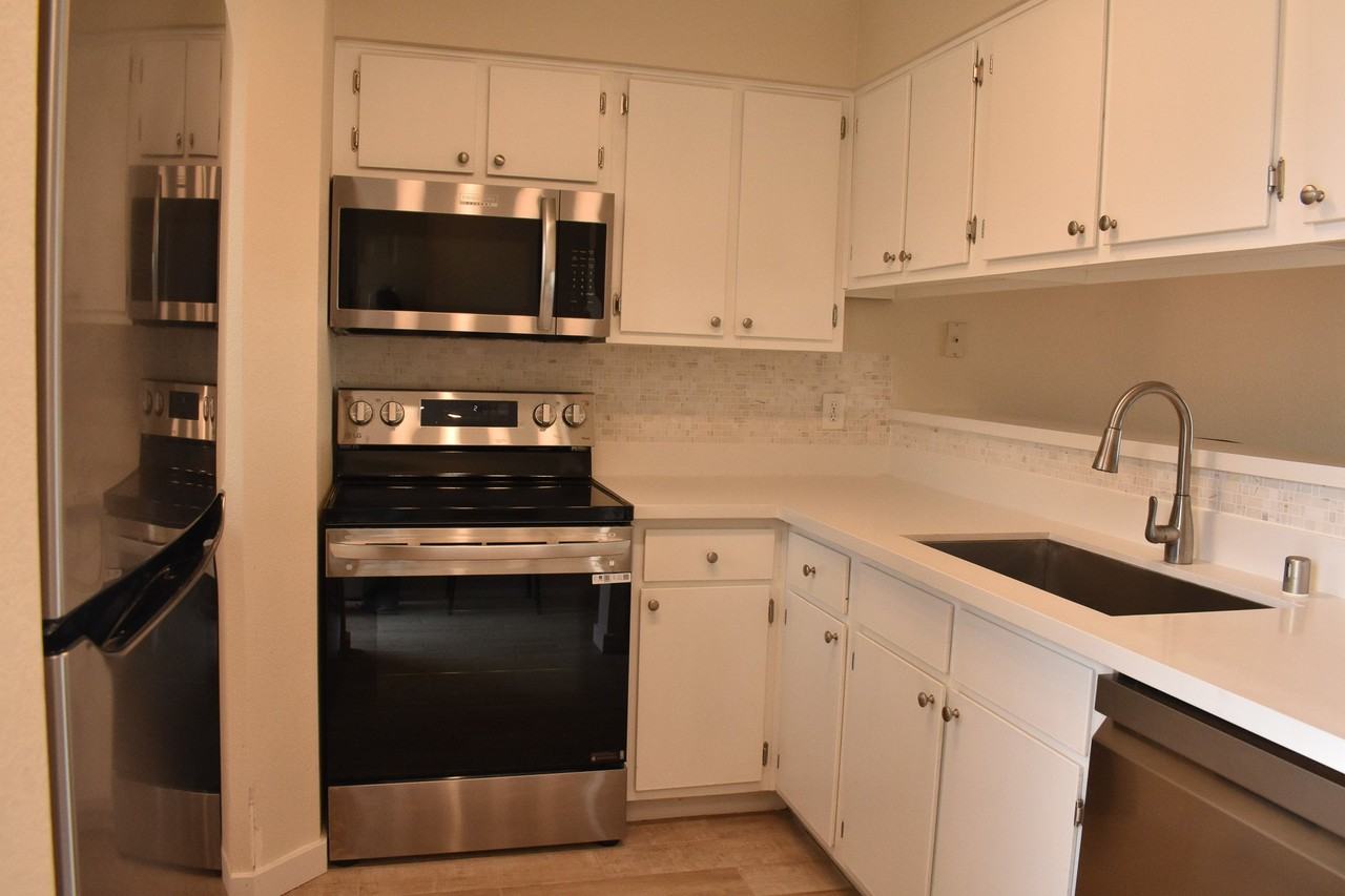 2056 Mesquite Ln - Photo 5 of 34