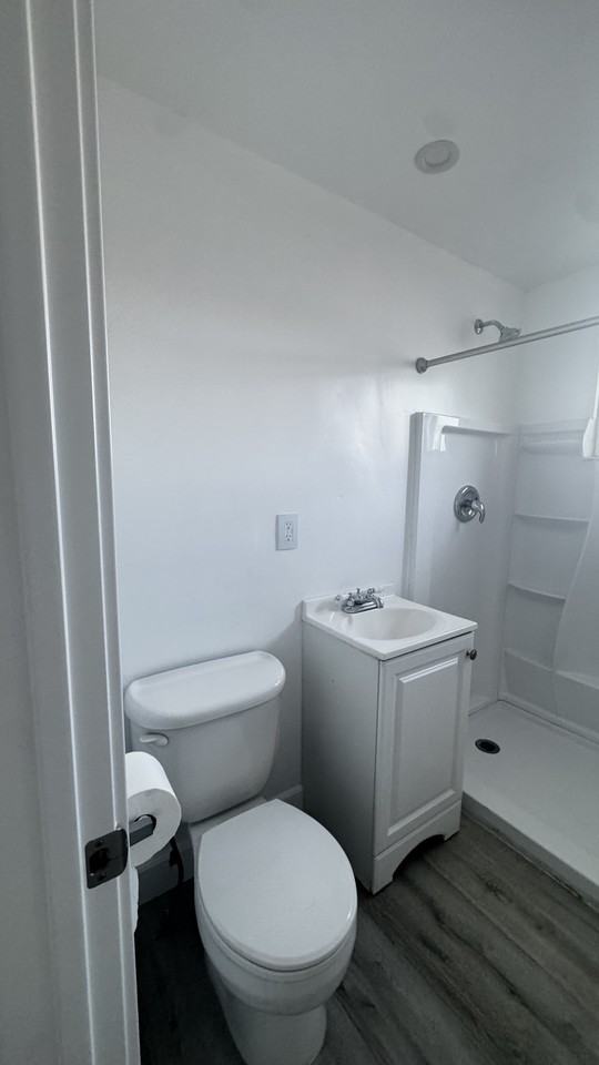 1749 Victorian Ave #B - Photo 7 of 7