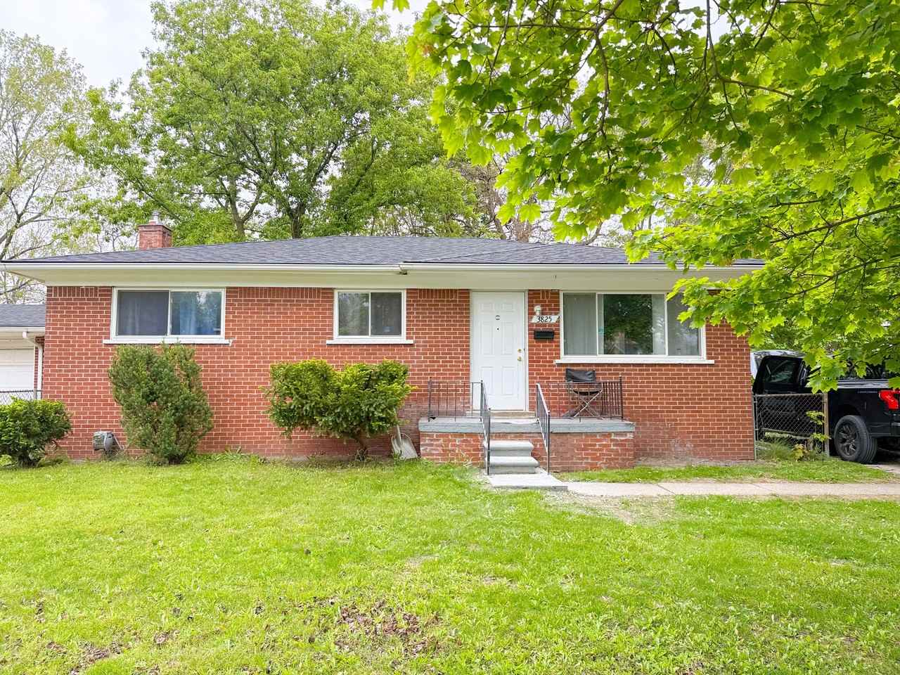 3825 Moore St - Photo 2 of 16