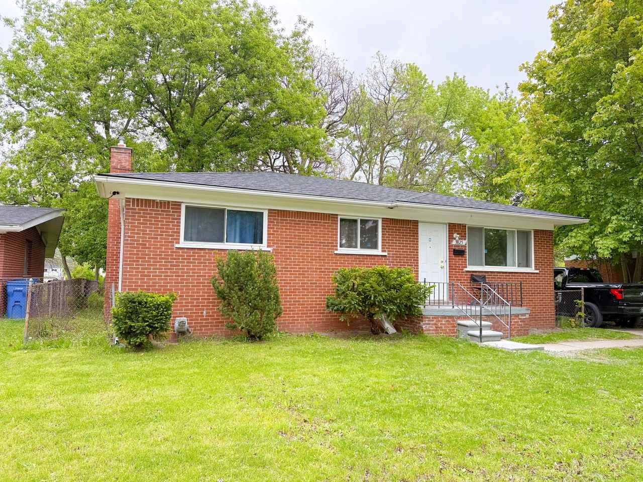 3825 Moore St - Photo 3 of 16