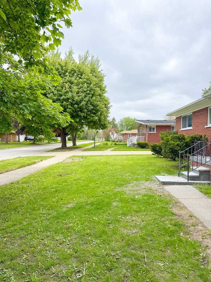 3825 Moore St - Photo 4 of 16