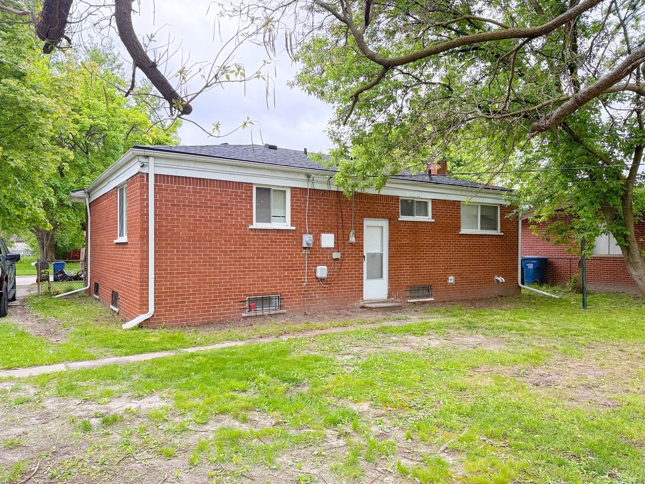 3825 Moore St - Photo 5 of 16