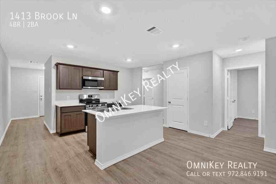 BROOK & - Photo 6 of 24