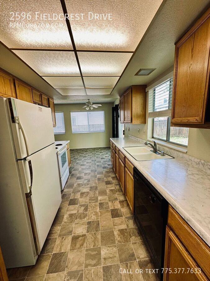 2596 Fieldcrest Dr - Photo 6 of 23
