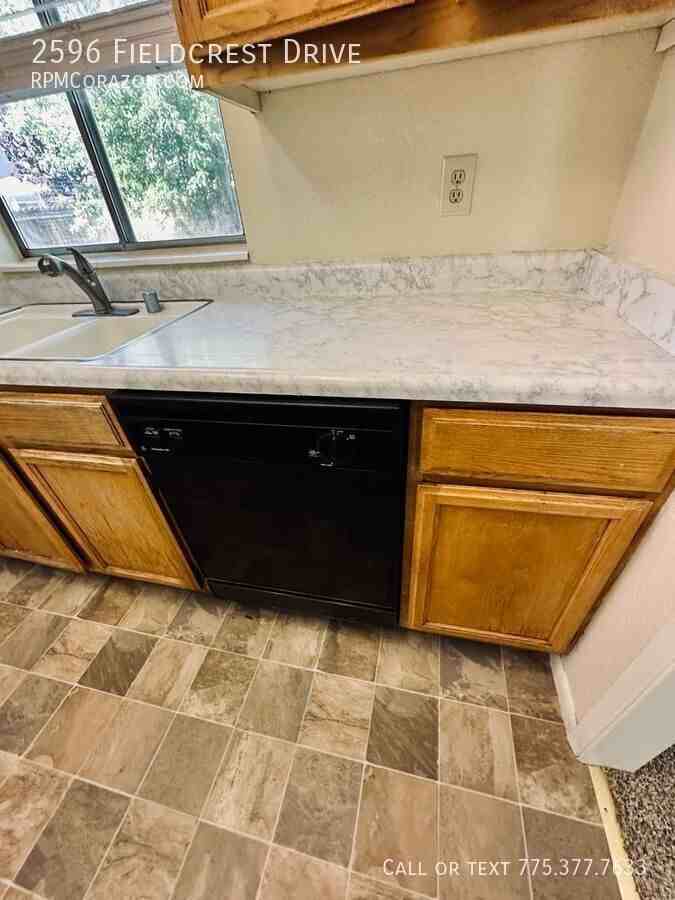 2596 Fieldcrest Dr - Photo 7 of 23