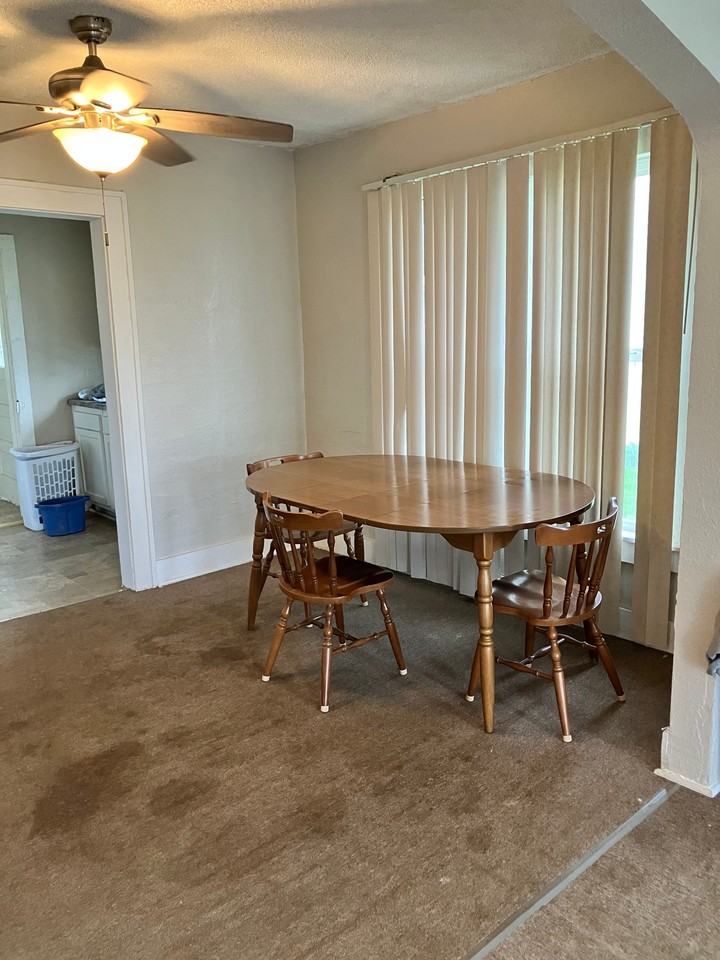 806 Railroad St - Photo 2 of 10