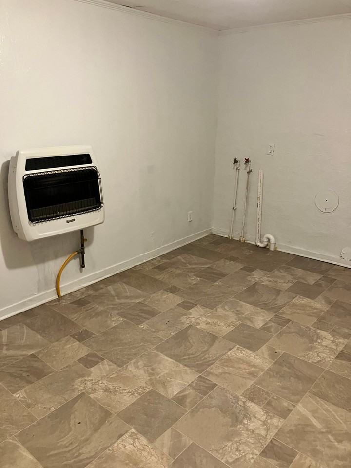 806 Railroad St - Photo 7 of 10