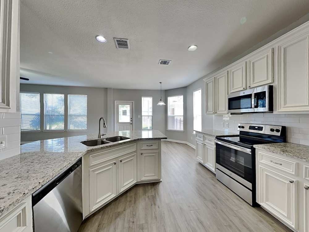 670 Sylvan St Sw - Photo 2 of 7