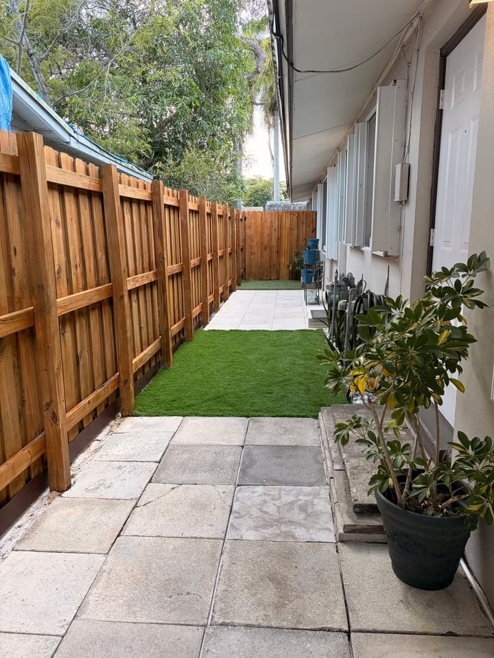1117 Sw 15th Ave #1 - Photo 4 of 14