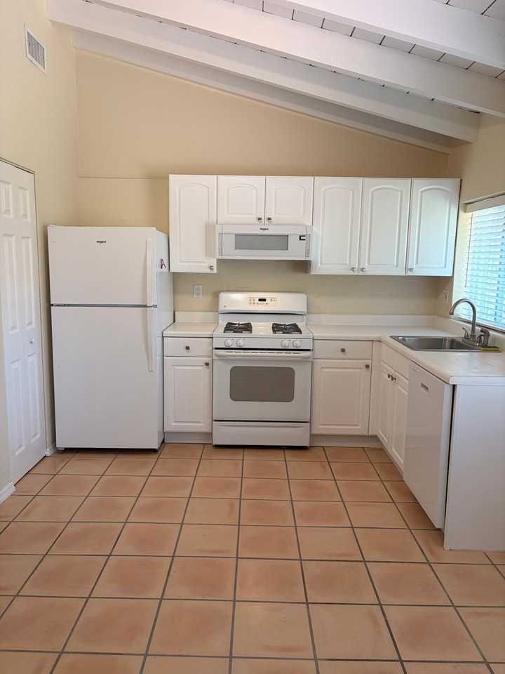 1117 Sw 15th Ave #1 - Photo 6 of 14