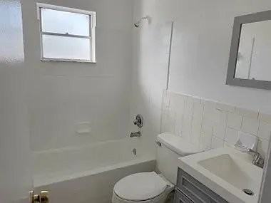 525 N 62nd Ave #7 - Photo 7 of 7