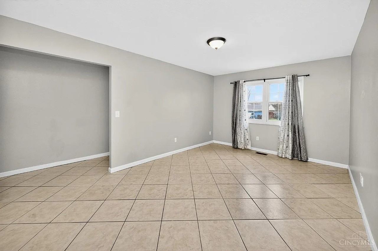 11839 Hamlet Rd - Photo 2 of 10