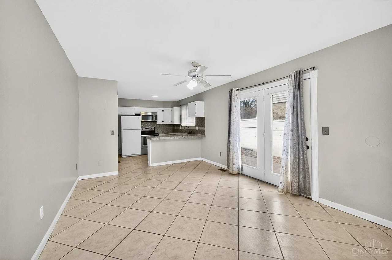 11839 Hamlet Rd - Photo 3 of 10