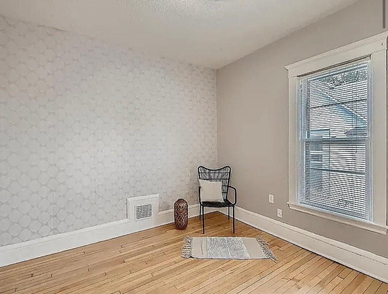 953 24th Ave Ne #2 - Photo 3 of 20