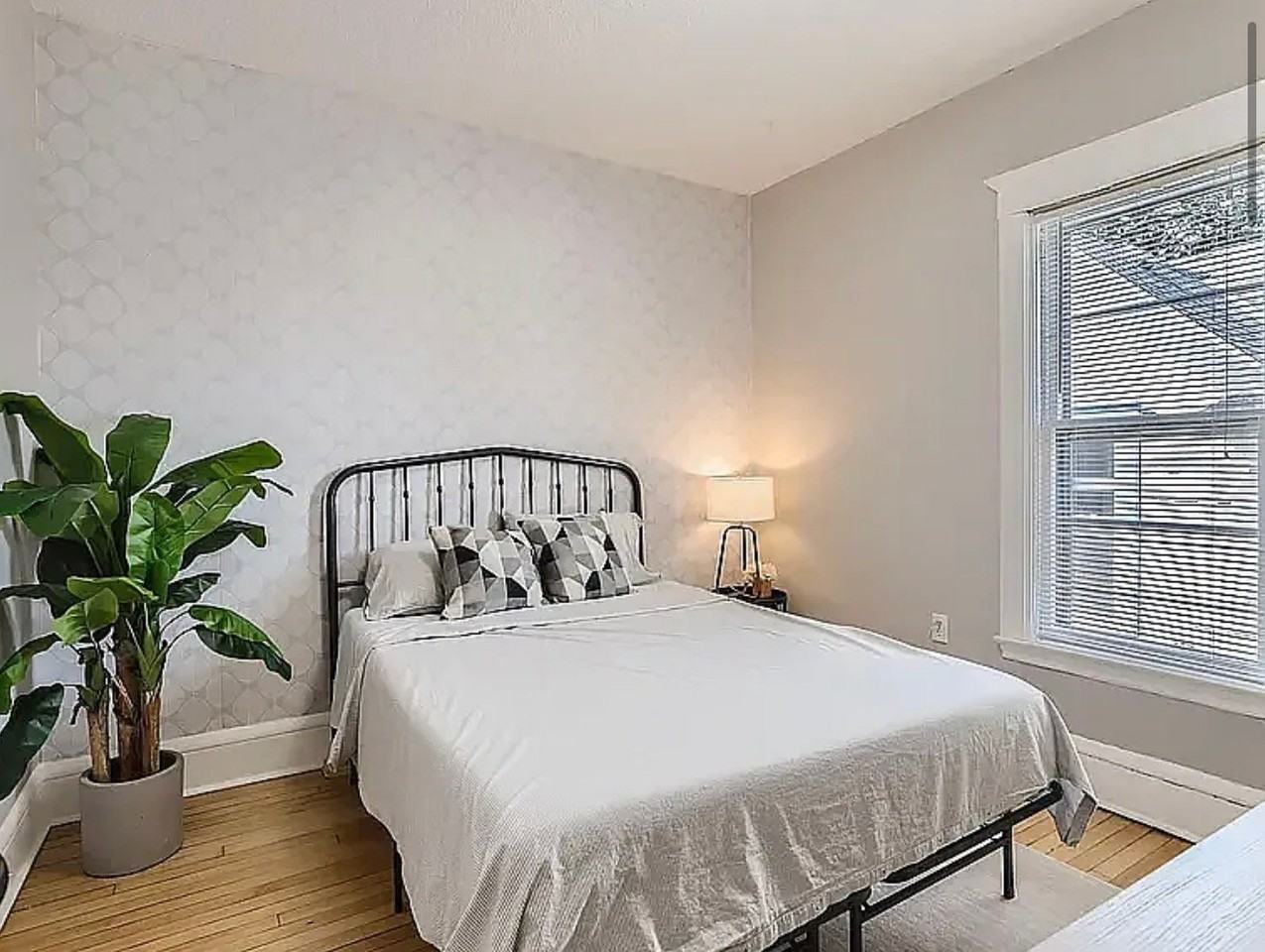 953 24th Ave Ne #2 - Photo 5 of 20