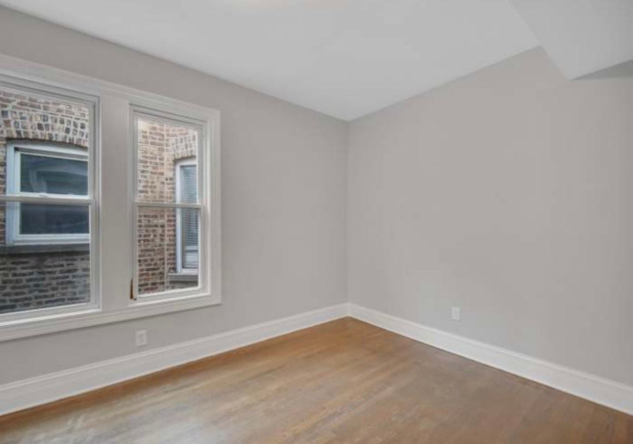 6234 S Rhodes Ave #2 - Photo 3 of 16