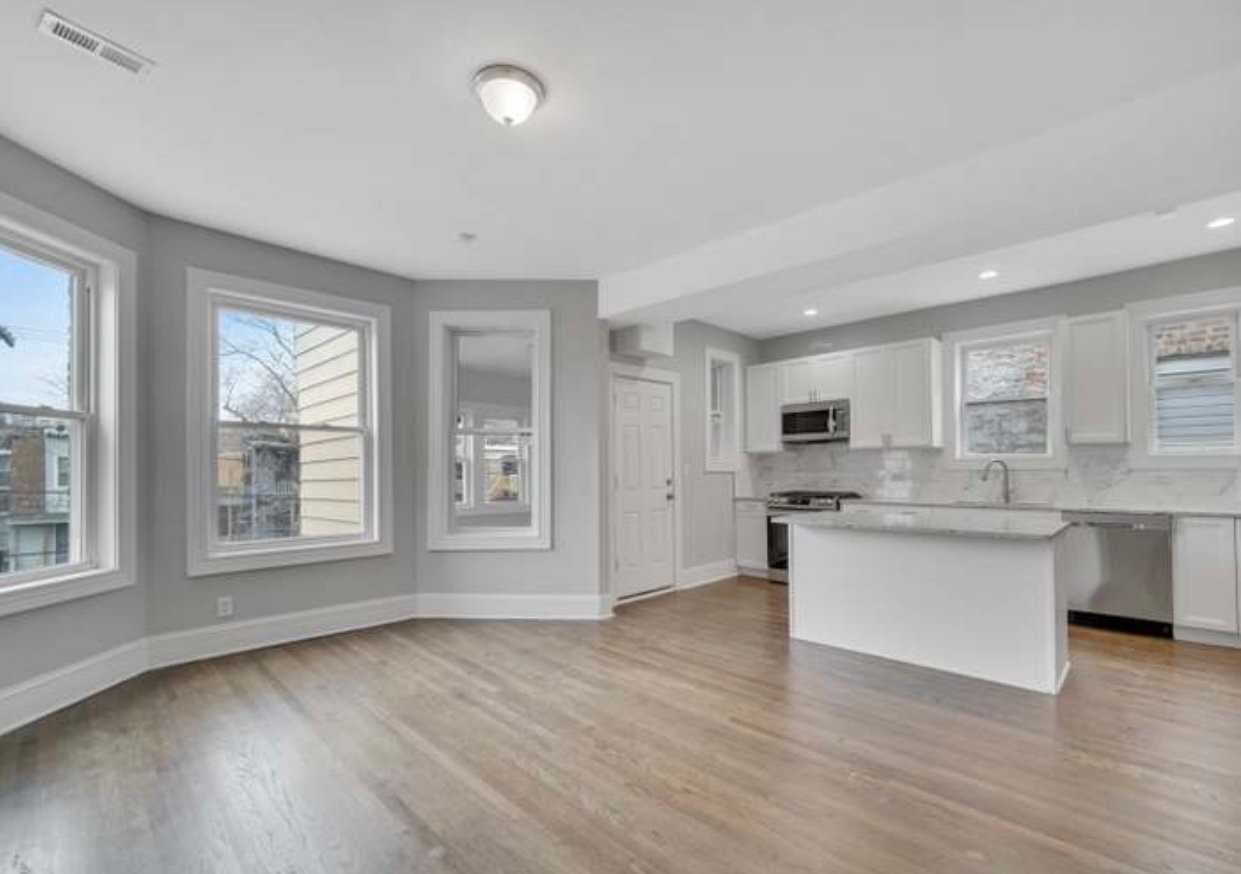 6234 S Rhodes Ave #2 - Photo 4 of 16