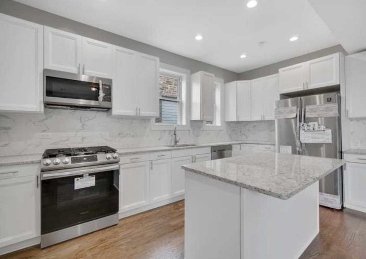 6234 S Rhodes Ave #2 - Photo 7 of 16