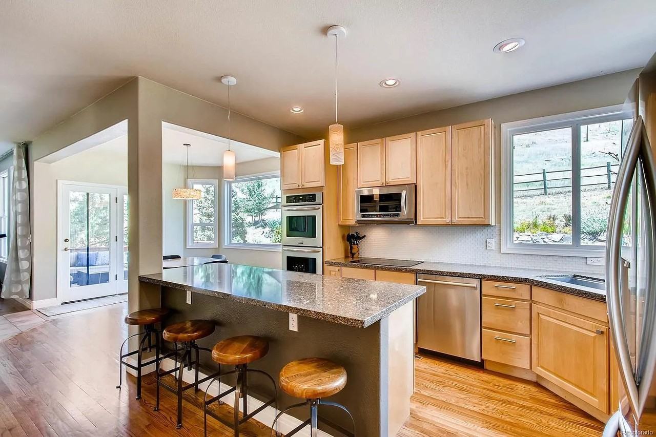 470 Wyoming Cir - Photo 2 of 20