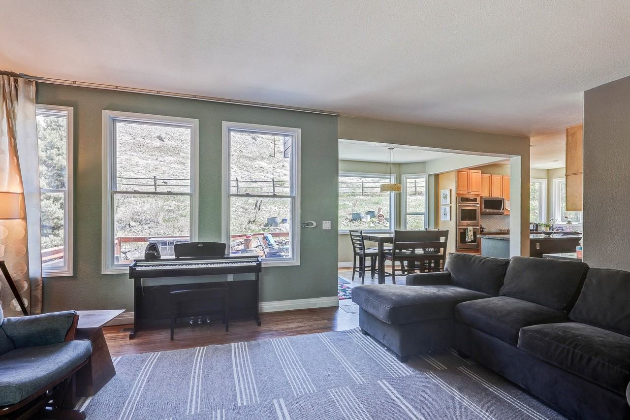 470 Wyoming Cir - Photo 4 of 20