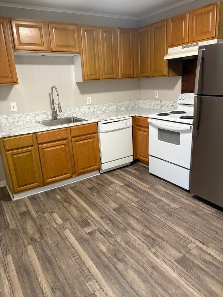 416 Highland Dr - Photo 4 of 12