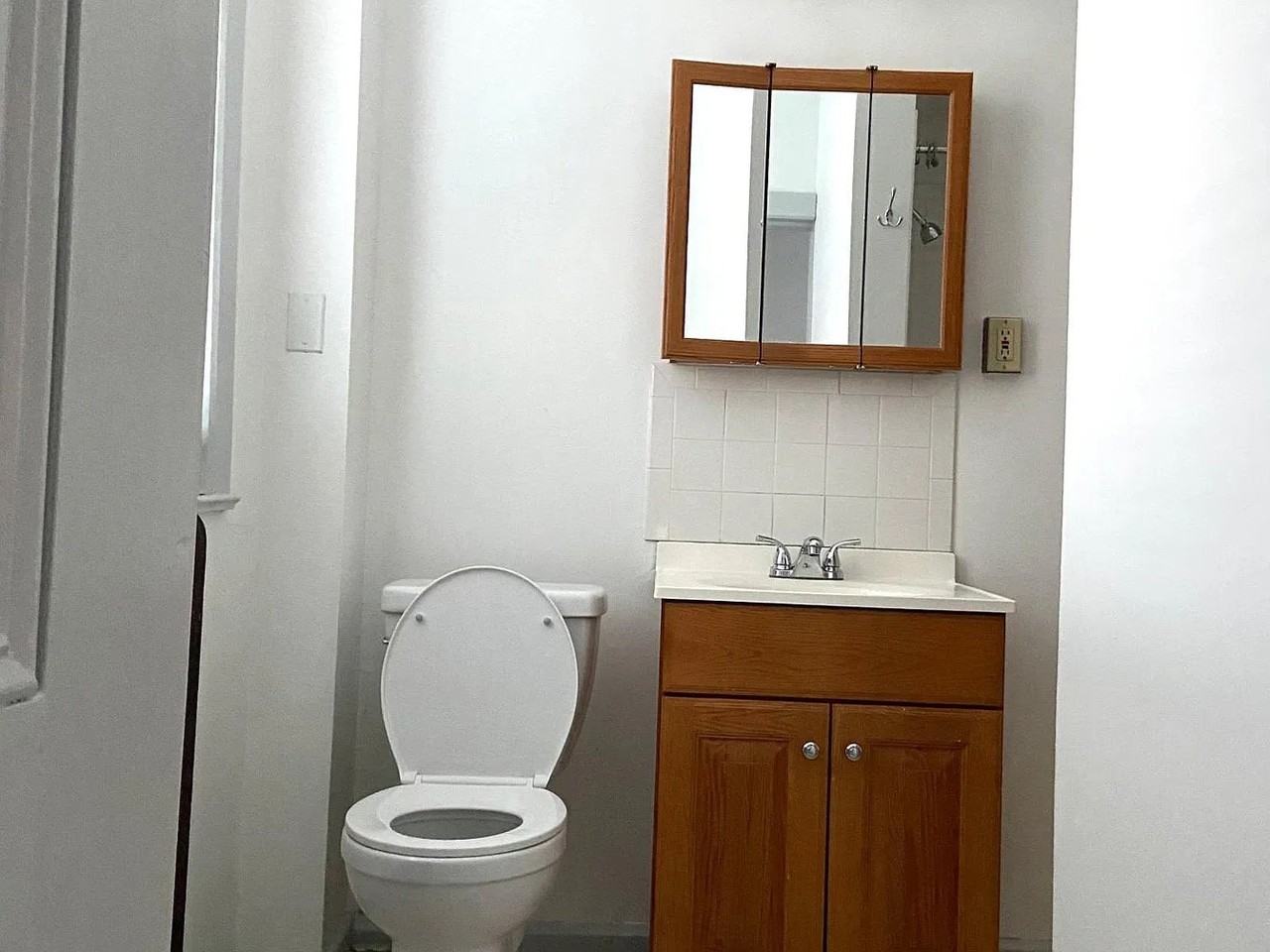 417 Wyandotte St #2 - Photo 5 of 5