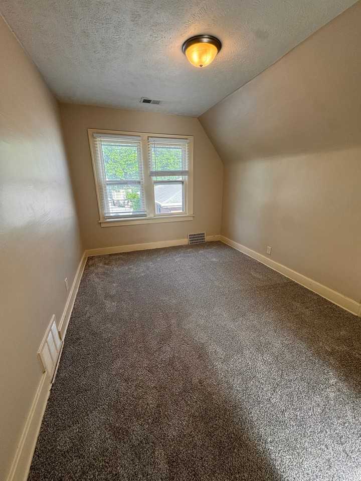 2735 Alpha St #2 - Photo 5 of 9