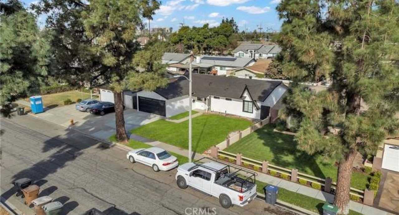 13061 Tiller Ave - Photo 3 of 28