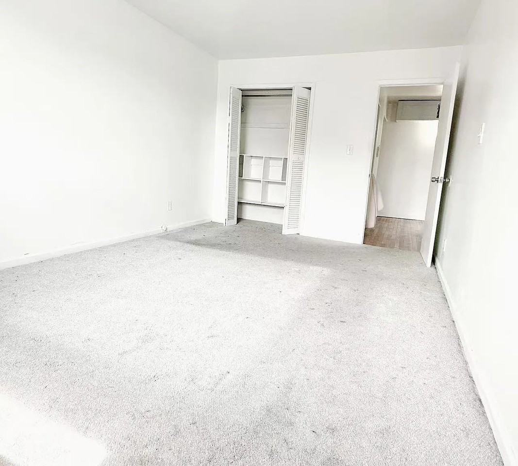 7806 153rd Ave #E - Photo 4 of 10