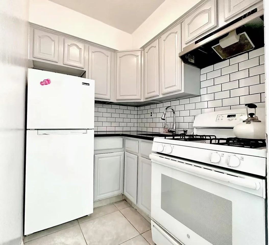 7806 153rd Ave #E - Photo 7 of 10