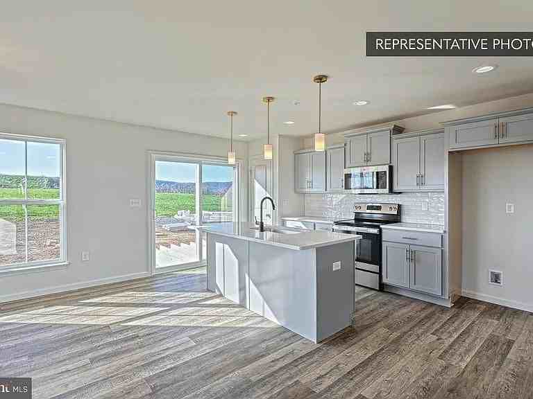 1045 Addie Ln - Photo 6 of 18