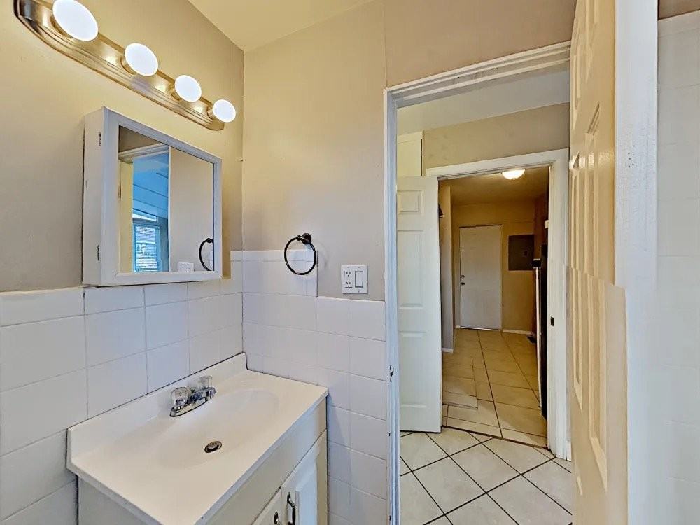 190 Ember St - Photo 3 of 13