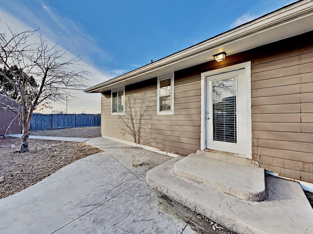 190 Ember St - Photo 7 of 13