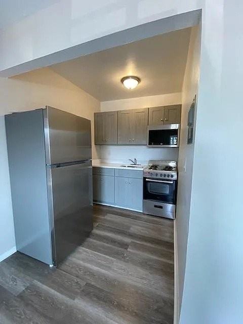 107 Hudson St #A7 - Photo 2 of 7