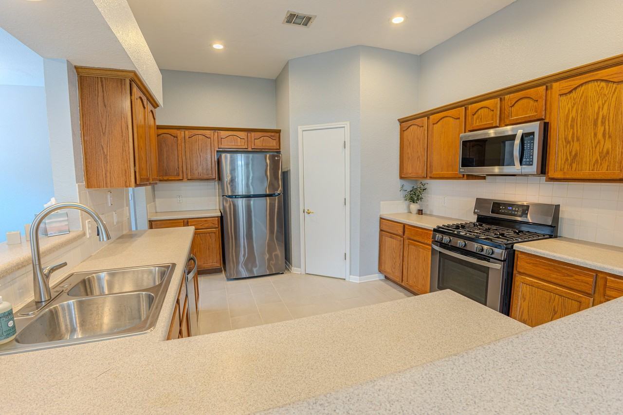208 Discovery - Photo 4 of 20