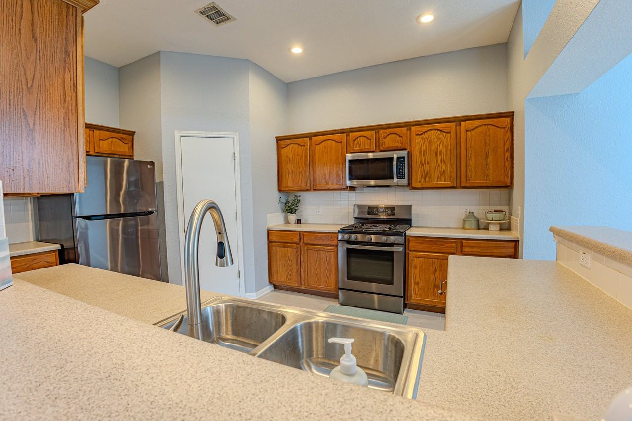 208 Discovery - Photo 5 of 20