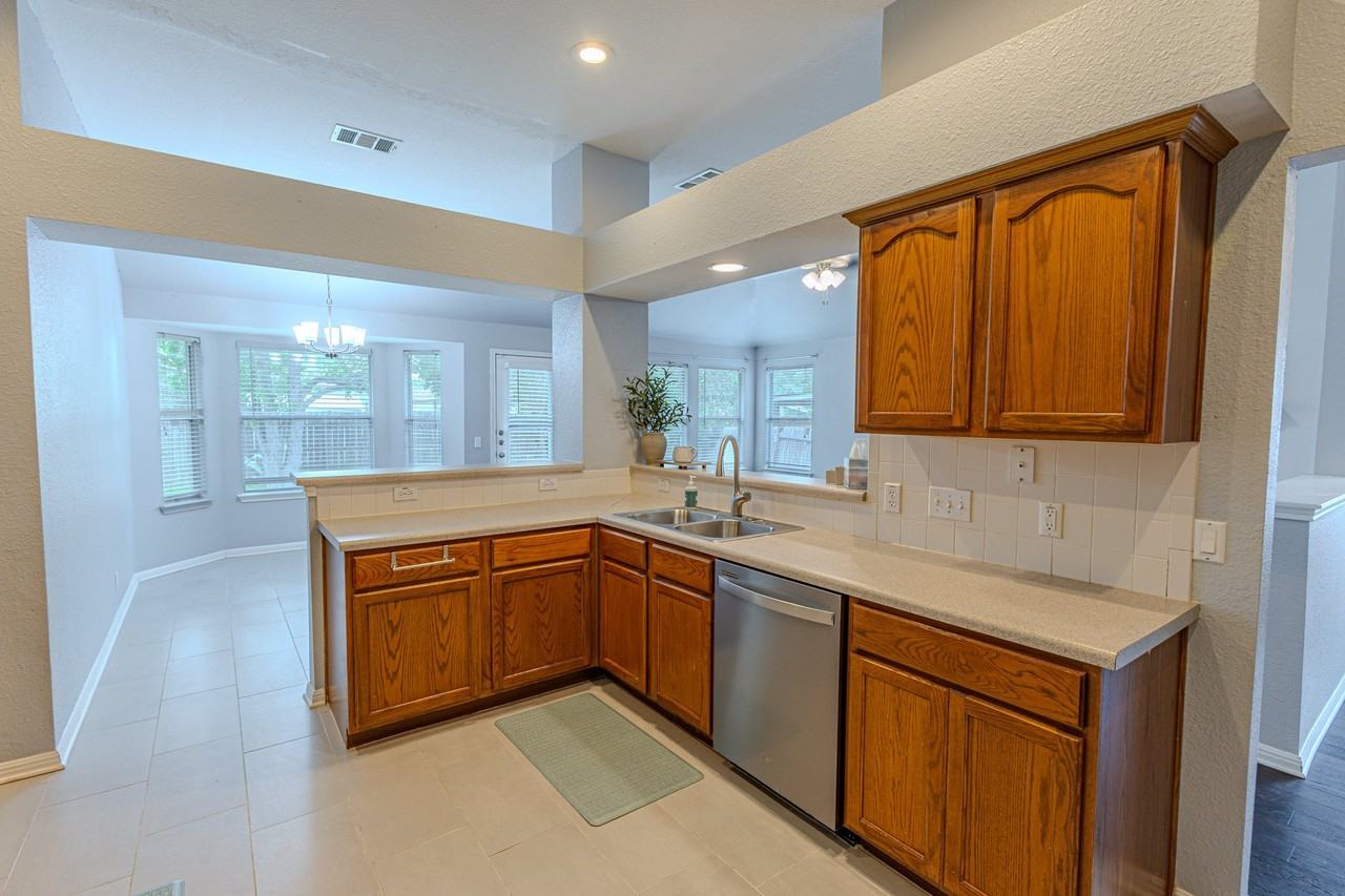 208 Discovery - Photo 7 of 20